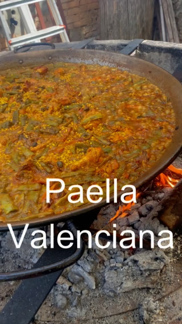 “PAELLA VALENCIANA” con los mejores Amigos.
Los buenos momentos no tienen precio 😊
Gracias familia por dedicarnos vuestro tiempo, os queremos 😍
@camposdelabuelo #Paella #Valencia #villanuevadecastellon #amigos