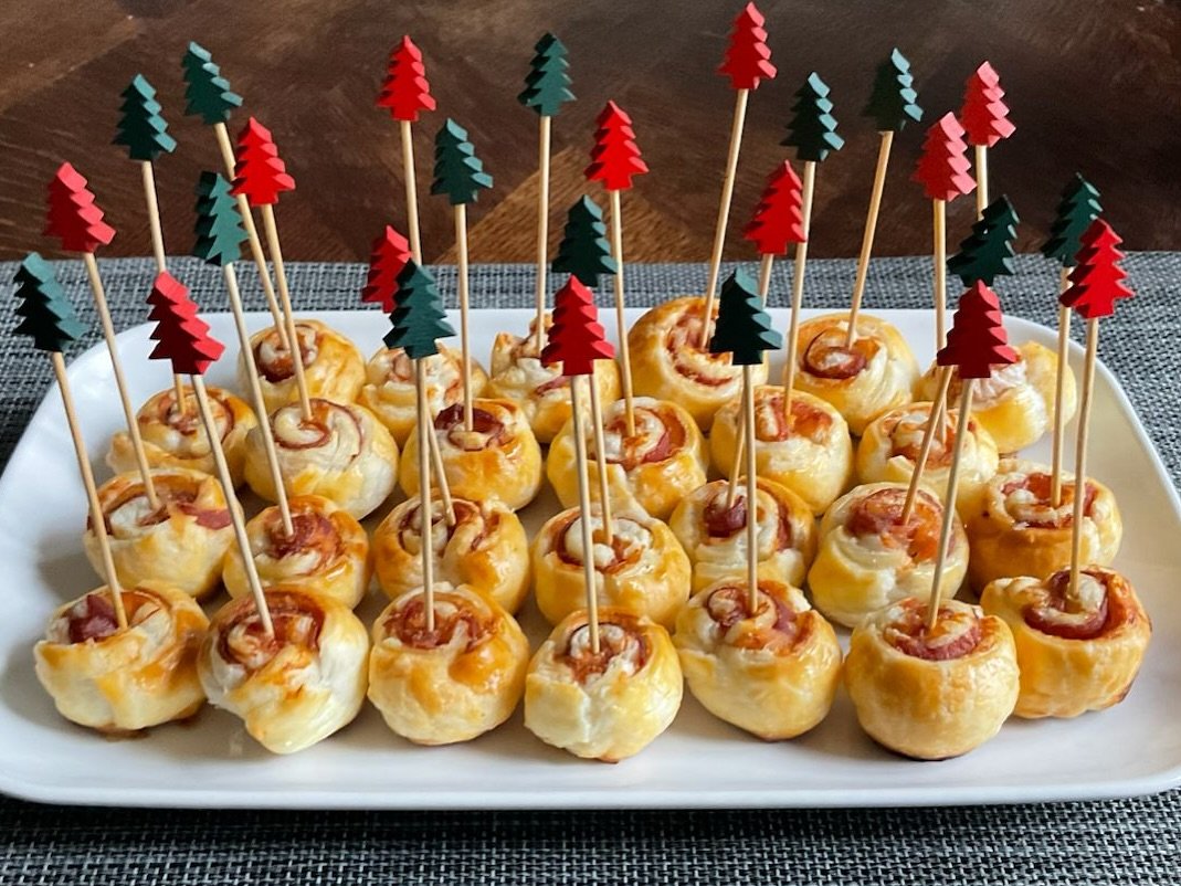 Bocaditos de Hojaldre y Jamón muy fáciles de hacer Riquísimos 😋
ENLACE A VÍDEO RECETA EN EL LINK DE MI BIOGRAFÍA (Linkttee)
Prepáralos con antelación y luego solo Horna y disfruta de este APERITIVO FANTÁSTICO recién hecho! 😃#Recetasdeguilleen5minutos #aperitivo #Hojaldre #Recetasnavideñas #Recetasfaciles #puffpastry #jamón #Recetasen5minutos #ideasen5minutos #Recetasdecocina
#guillerodriguez