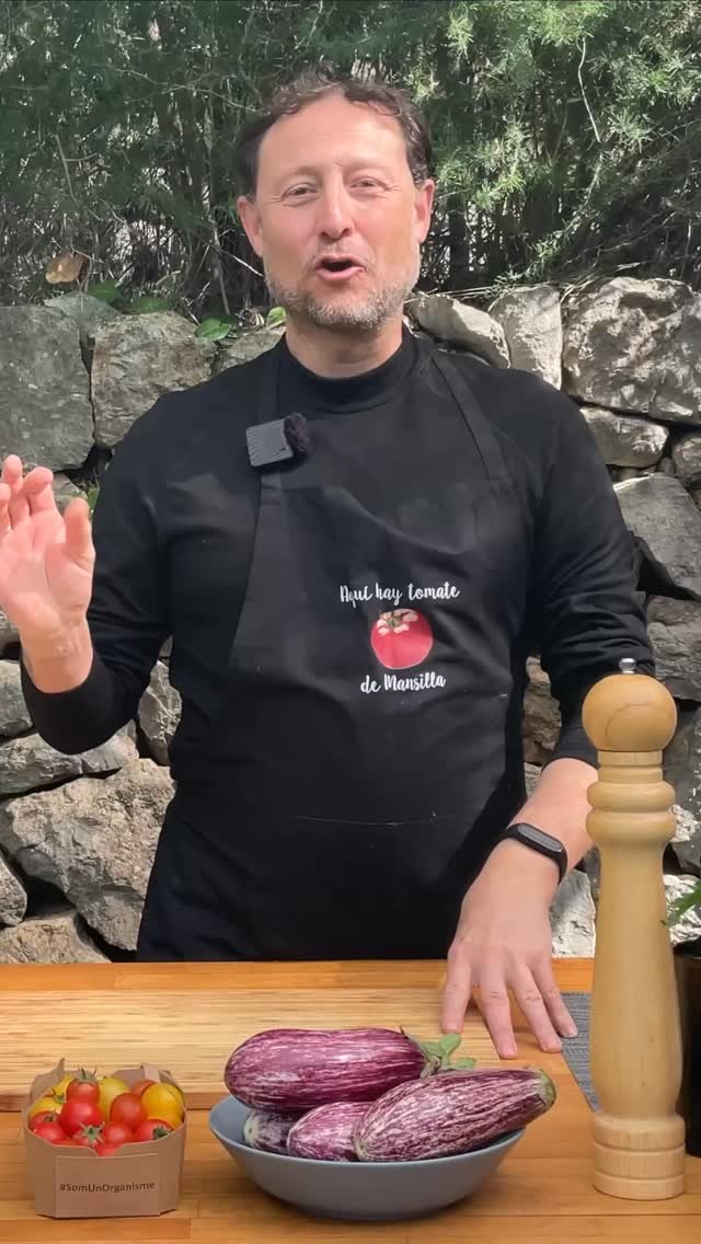 🍆✨ Berenjenas a la parrilla con vinagreta de cherry
Crujientes, tiernas y con una vinagreta que alegra cualquier mesa.
Una receta fácil, colorida y deliciosa… ¡lista en un momento! 😋
Porque sí, seguimos #CocinandoPocoYDisfrutandoMucho 💛
#Berenjenas #RecetasFaciles #OtoñoEnLaMesa #CocinaCasera #HealthyFood #ComidaRica #ReelsDeCocina #Verduras #RecetasDeTemporada #HechoEnCasa #Foodie #guillerodriguez #reel