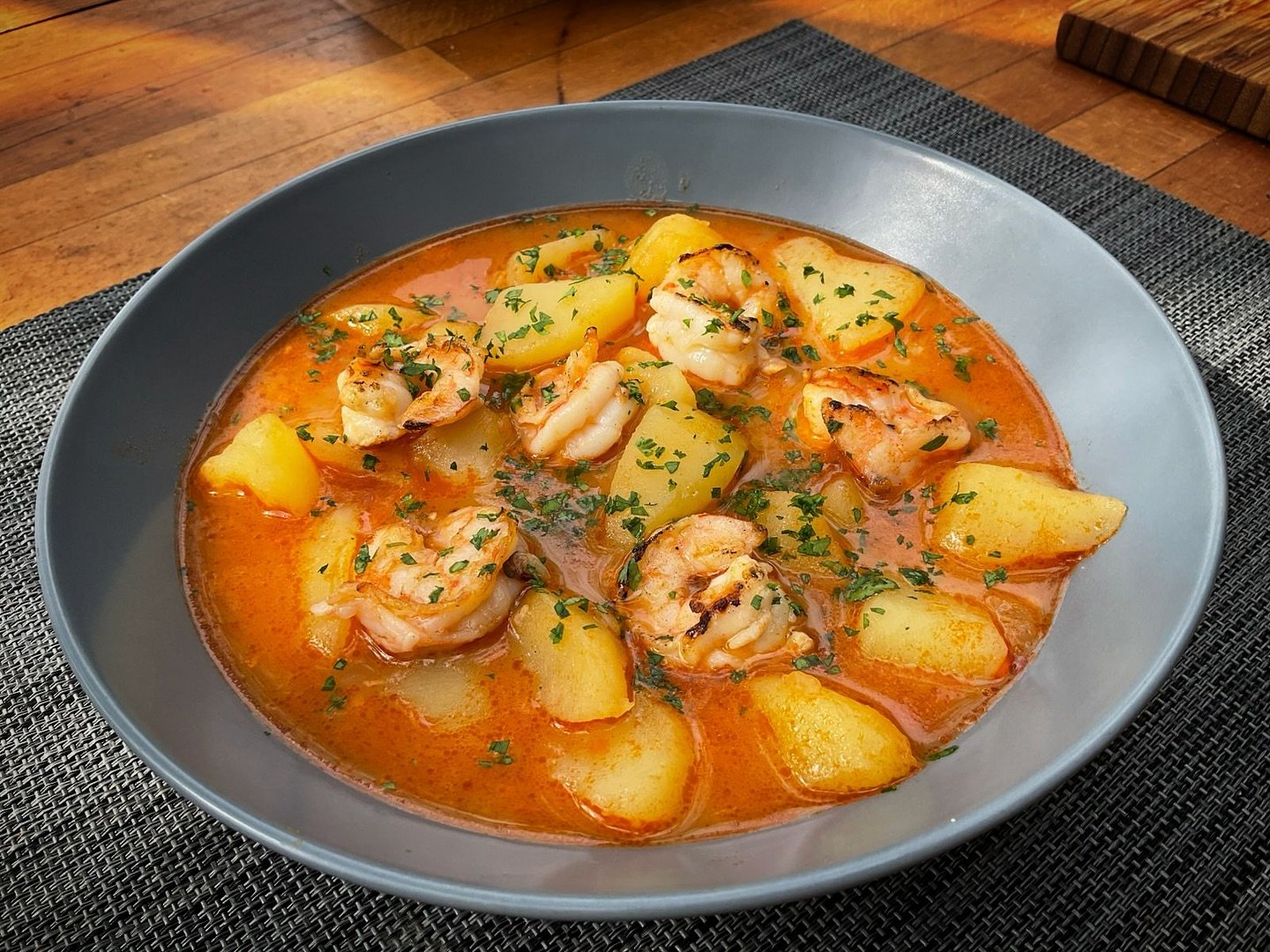 RECETA MUY FÁCIL Y ECONÓMICA PARA DISFRUTAR DE LA CUCHARA 🥄😋
➡️ VIDEO RECETA EN EL LINK DE MI BIO. LinkTree
INGREDIENTES PATATAS MARINERAS CON LANGOSTINOS
(Cantidades para 4 pesonas)
6 Patatas medianas
24 Langostinos medianos
1 Litro Caldo Pescado
1 Punta Pimentón dulce
1 Cucharada Salsa Tomate
1 Chorreón Vino Blanco
1 Cucharada rasa Harina
5 Cucharadas Aceite de Oliva
3 Dientes Ajo
2 Guindillas cayena
Sal y Pimienta#guillerodriguez #Patatas #Langostinos #Guiso #guisado #cocinatradicional #recetas #cocina #camarones #papas #food #doodies #foodlovers #foodstagram #instafood #nofilter #potatoes
