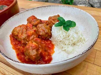 PLATO ALBÓNDIGAS EN SALSA CON ARROZ