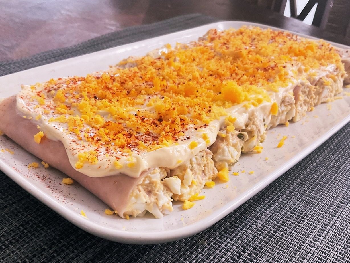 CANELONES DE VERANO CON ATÚN Receta Fácil y Fresquita 😃
Esta Receta de CANELONES FRIOS la preparo en los días calurosos y siempre triunfa! 😃👌🏻➡️ VIDEO RECETA PASO A PASO EN EL LINK DE MI BIOGRAFÍA (LINKTREE)INGREDIENTES CANELONES DE VERANO
(Cantidades para 12 Unidades)
12 Lonchas de Jamón cocido
150 gr. Atún en Aceite
5 Huevos (M)
5 Pepinillos en Vinagre
5 Cucharadas Salsa Mahonesa
Pimienta
Pimentón Dulce decorar#guillerodriguez #Recetas #Cocina #Videoreceta #pilpileandoconguille #Canelones #atún #Glutenfree #Recetasdeguilleencincominutos #food #foodies #foodlovers #foodstgram #insdtafood #entrantes #recetasfáciles