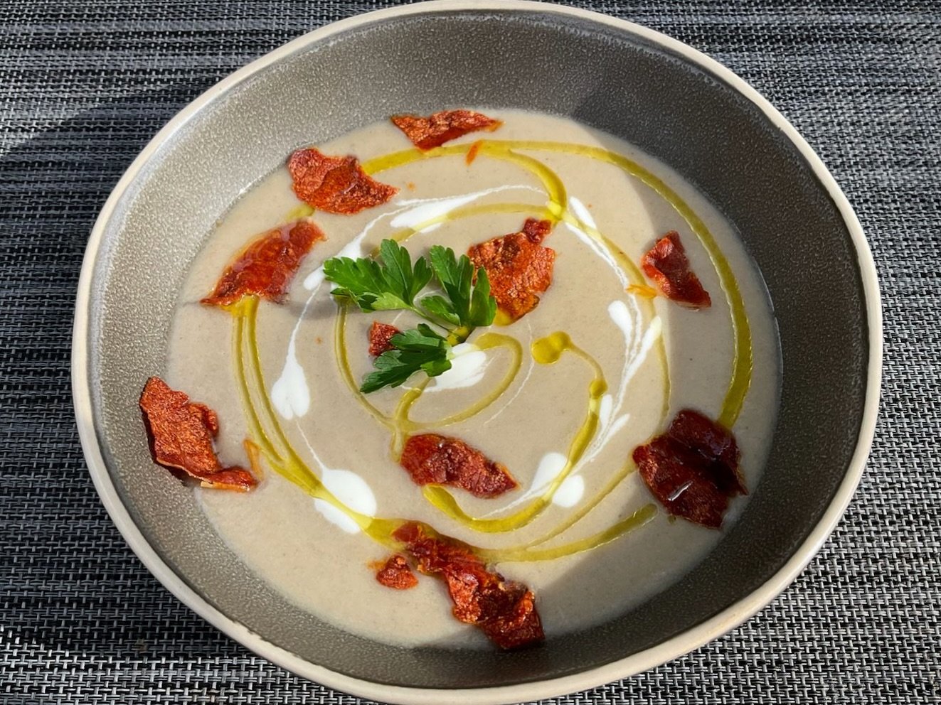 Crema de champiñones como en restaurante.
Clara, ligera, sin harina y con ingredientes normales de casa.
VIDEO RECETA PASO A PASO EN EL LINK DE MI BIO. (Linktree)De las que apetecen de cuchara y sin remordimientos 😉
#cremadechampiñones #cocinacasera #recetasfaciles #cocinaprofesional #Guillerodriguez