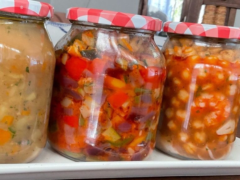 Técnica paso a paso y TRUCOS DE COCINA para Conservar comida preparada durante más de 1 año en perfectas condiciones 👌🏻 SIN CONSERVANTES! SIN COLORANTES!
➡️ SE PUEDE CONSERVAR CUALQUIER COSA! Te enseño cómo en el Link de mi Biografía (LinkTree)GUARDA COMIDA PREPARADA MÁS DE 1 AÑO👌🏻¡Calentar y Listo!GUISO DE GARBANZOS; MI PISTO MANCHEGO; CARRILLERAS DE CERDO EN SALSA#guillerodriguez #conserva #conservation #comida #recetas #cocina #trucosdecocina #garbanzos #carrilleras #pisto #food #foodies #foodlovers #instafood #foodstagram #Videorecetas #VideoTutorial #nofilter