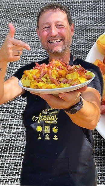 PATATAS BACON & QUESO 🥔+🥓+🧀 🟰 🤤
Receta de Aperitivo Delicioso y muy Fácil con pocos Ingredientes 👍🏻
➡️ VIDEO RECETA PASÓ A PASO EN MI CANAL YT “GUILLE RODRIGUEZ”INGREDIENTES PATATAS BACON QUESO
(Aperitivo 4 - 6 personas)
4 Patatas hermosas
200 gr. Bacon troceado
120 gr. Queso (uso Parmesano)
2 Yemas de huevo
1 Diente de Ajo
Aceite de oliva suave
Sal y Pimienta#guillerodriguez #Aperitivo #Patatas #Recetas #cocina #aperitivotime #papas #bacon #Recetasfaciles #glutenfree #food #foodies #foodlovers potatoesrecipe #videoreceta #guillerodriguez #reel #reels