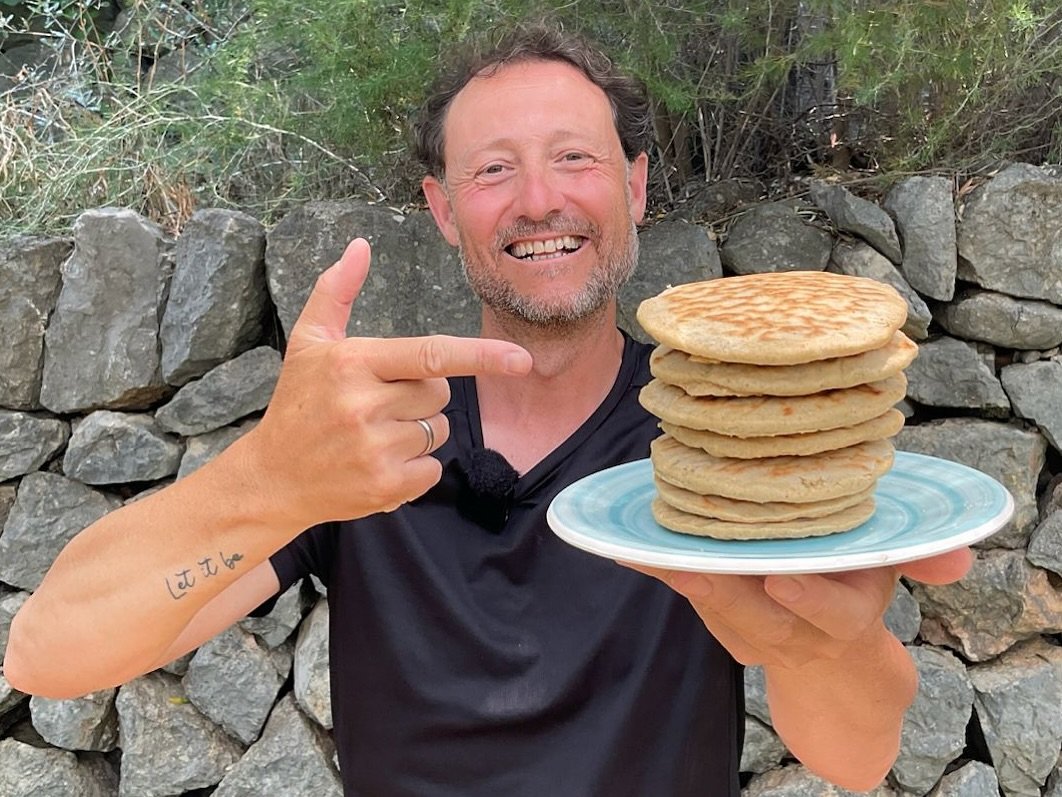 Receta Fantástica para Hacer TORTITAS ESPONJOSAS Y SALUDABLES!
Te cuento los Trucos para que te queden perfectas y muy Jugosas 👍🏻➡️ VIDEO RECETA PASO A PASO EN EL LINK DE MI BIOGRAFÍA (LinkTree)INGREDIENTES TORTITAS SALUDABLES
(Para 6- 7 Unidades grandes)100 gr. Harina Avena / Integral o Trigo
120 ml. Leche de Avena
30 gr. Almidón Maíz (Maizena)
2 Huevos (M)
1 Cucharadita polvo de hornear
1 Cucharada Azúcar Moreno
1 Cucharada Aceite de Oliva
1 Pellizco de Sal#Recetasdeguilleen5minutos #tortitas #pancakes #Saludable #desayuno #Recetasfaciles #Recetasen5minutos #ideasen5minutos #Recetasdecocina #healthy #healthyfood #VideoRecetas
#nofilter