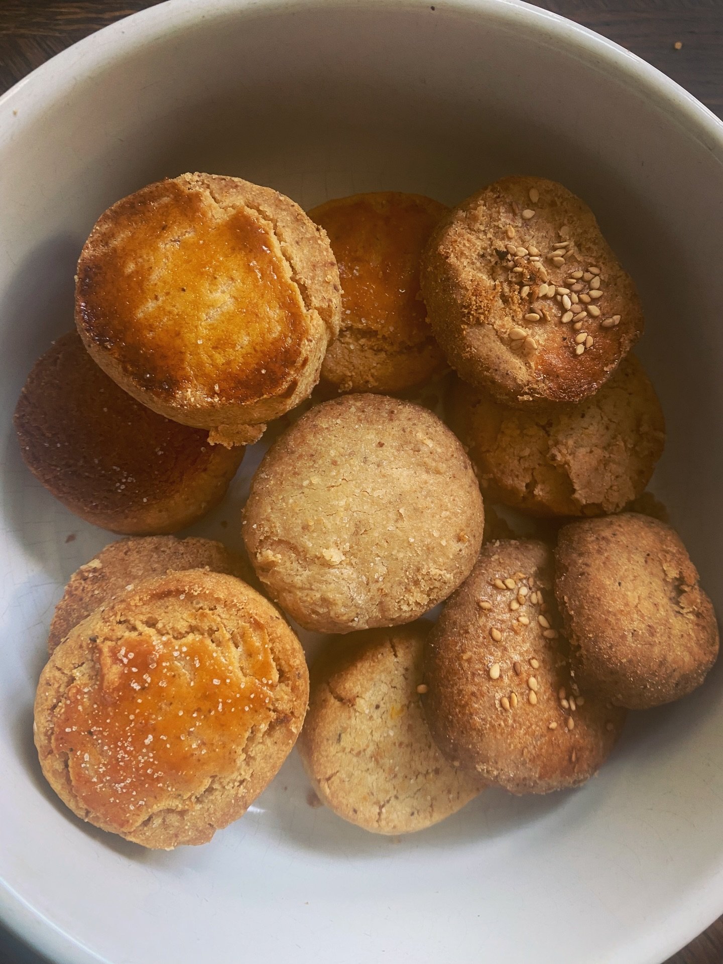 POLVORONES DE MANTEQUILLA (te gustarán mucho)➡️ ENLACE A VIDEO RECETA EN EL LINK DE MO BIOGRAFIA (LinkTree)Te enseño cómo hago yo los Polvorones en casa. Un técnica fantasticular y muy rápida que ahorra mucho tiempo y que hace que te apetezca prepararlos sin complicarte en absoluto.Ah! y 5 Ideas bien ricas para jugar con ellos… 😉#guillerodriguez #polvoron #polvorones #Recetasnavideñas #Recetas #Cocina #Recetasfaciles #dulces #foodies #VideoReceta #navidad2025