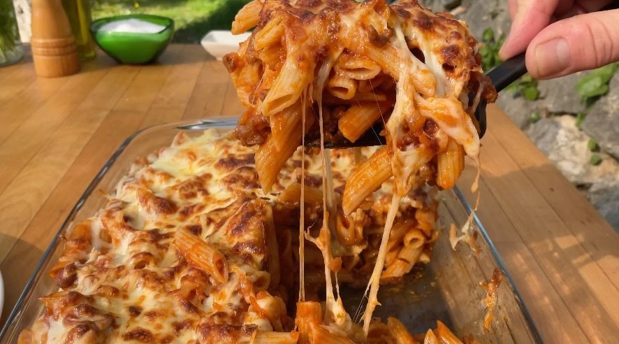 Macarrones gratinados con boloñesa casera 😋
De los que reconcilian con la vida… y con el hambre.
Receta fácil, sin líos y con mucho queso 🧀
👉 Vídeo paso a paso en el link de mi biografía (Linktree)
Cocinar Poco y Disfrutar Mucho ❤️
#macarrones
#pastagratinada
#recetascaseras
#cocinafacil
#pilpileando