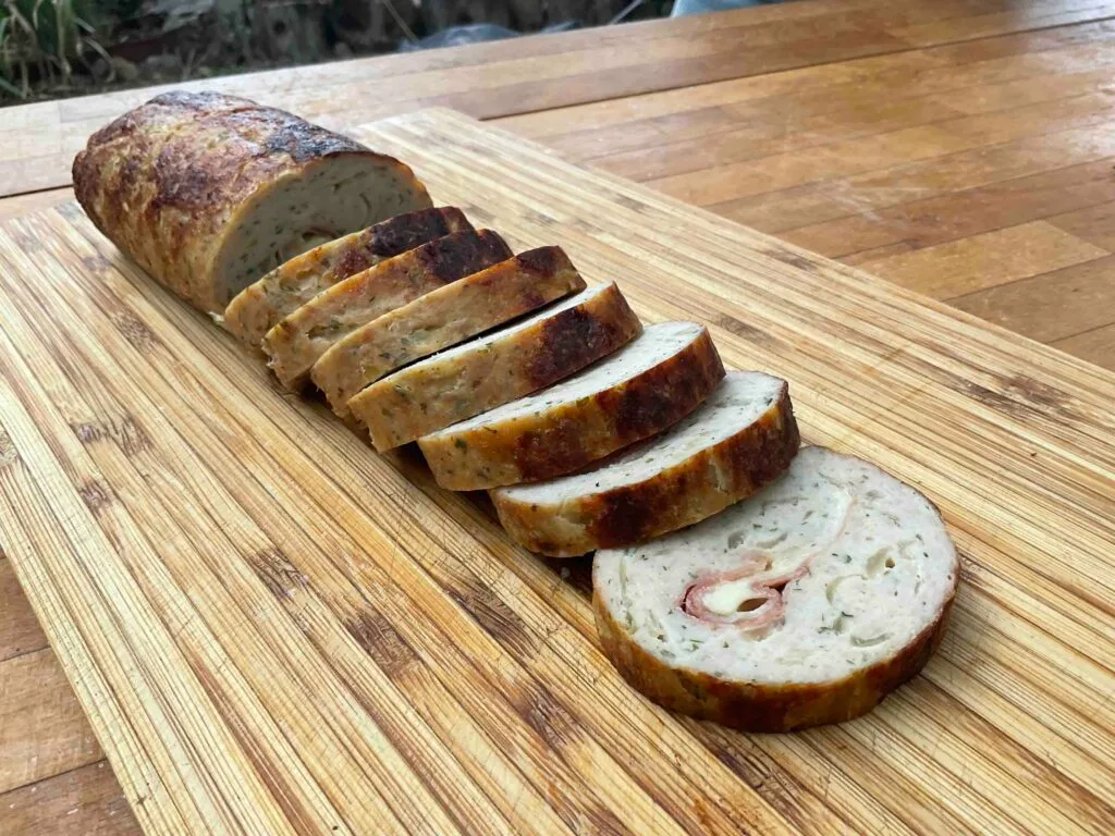 Pastel de pollo relleno de jamón y queso