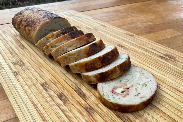 Pastel de pollo relleno de jamón y queso