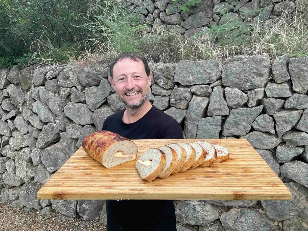Pastel de pollo relleno de jamón y queso